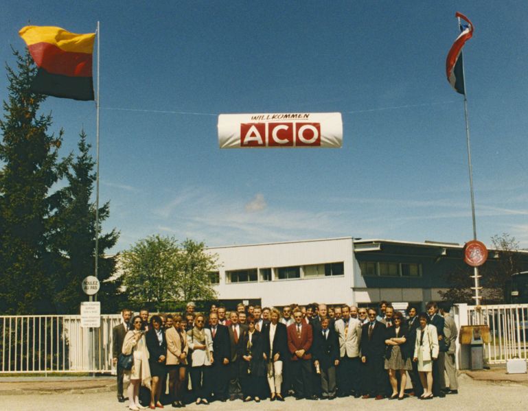 Datei:1.1.B 00067 19940505 Lichtschacht Konferrenz01 small.jpg
