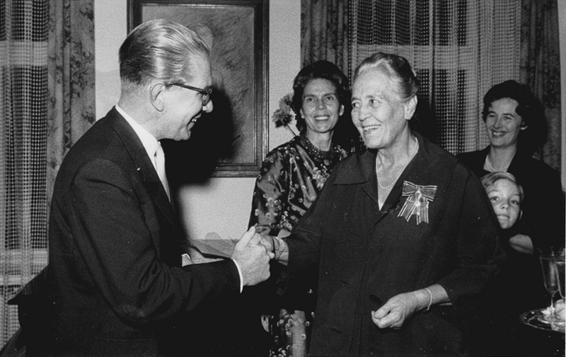 Datei:Minsterpraesident SH von-Hassel KA 6 18.tif