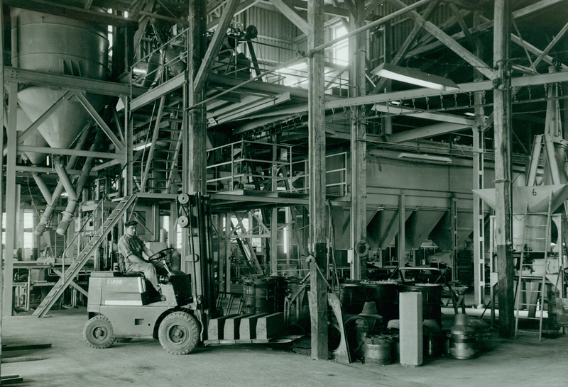 Datei:1.1.B 00043 NNNNNNNN Röhrenproduktion 1960er,03.tif
