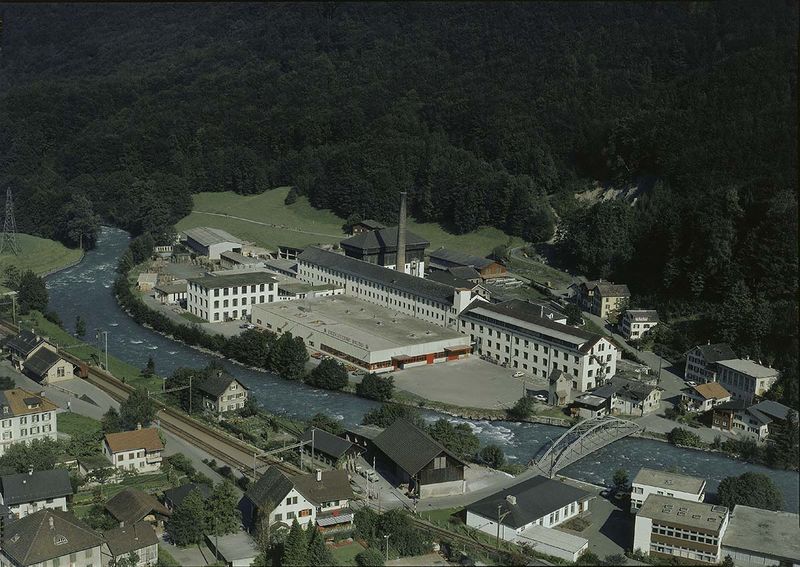 Datei:Seidendruckerei-mitlödi-osten-1977.jpg